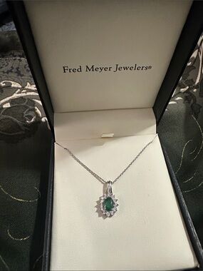 10K White Gold Necklace w/Emerald & Diamond Accents